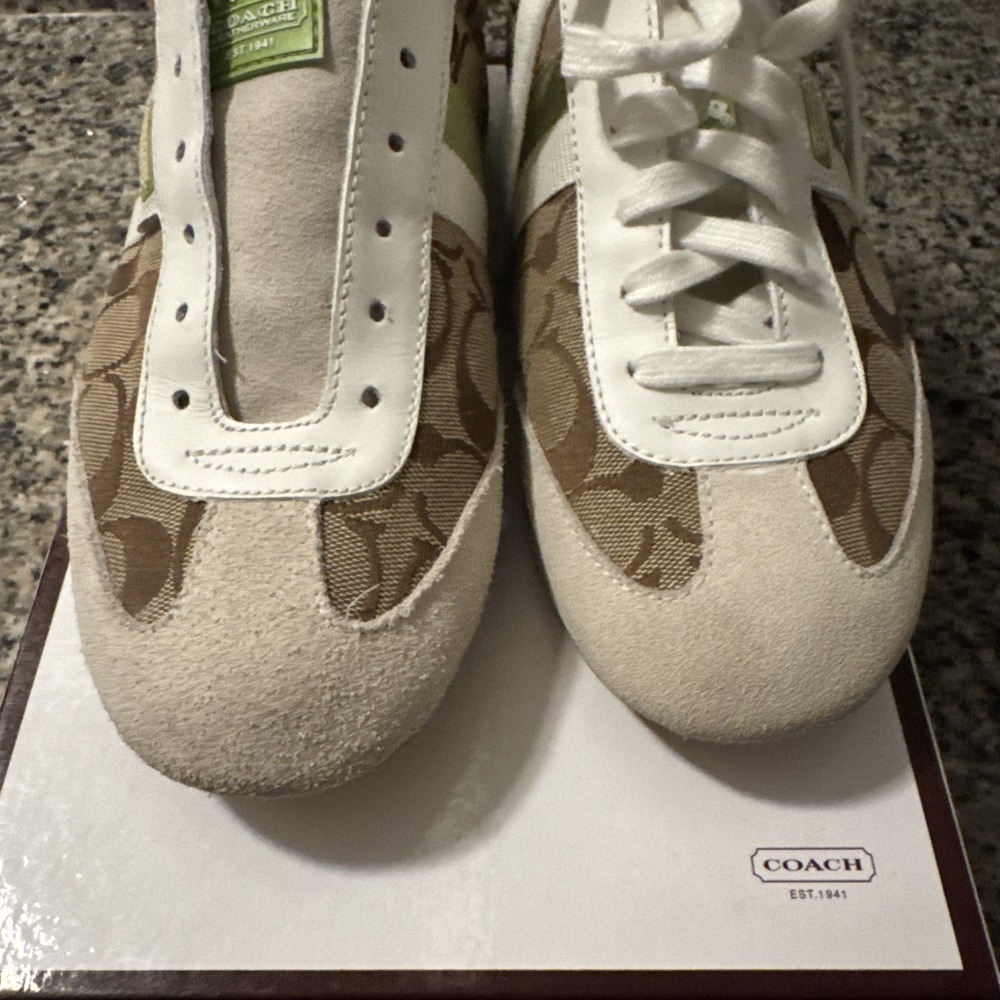 Coach - Picture 4 of 8